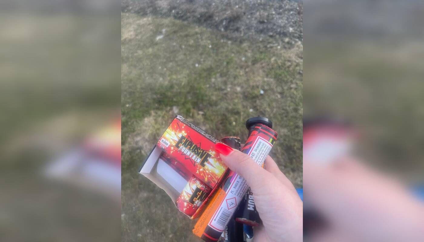 Pavojinga: petardos daugiabučių kiemuose sprogdinamos ne tik švenčių metu – neretai jos tampa ir kasdiene „pramoga“ vaikams.