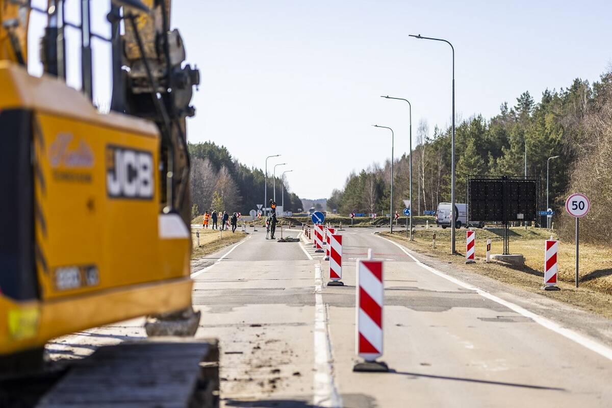 
<span>Prezidentas pasirašė pataisas, leisiančias plačiau pasitelkti privatų verslą remontuojant kelius</span>
