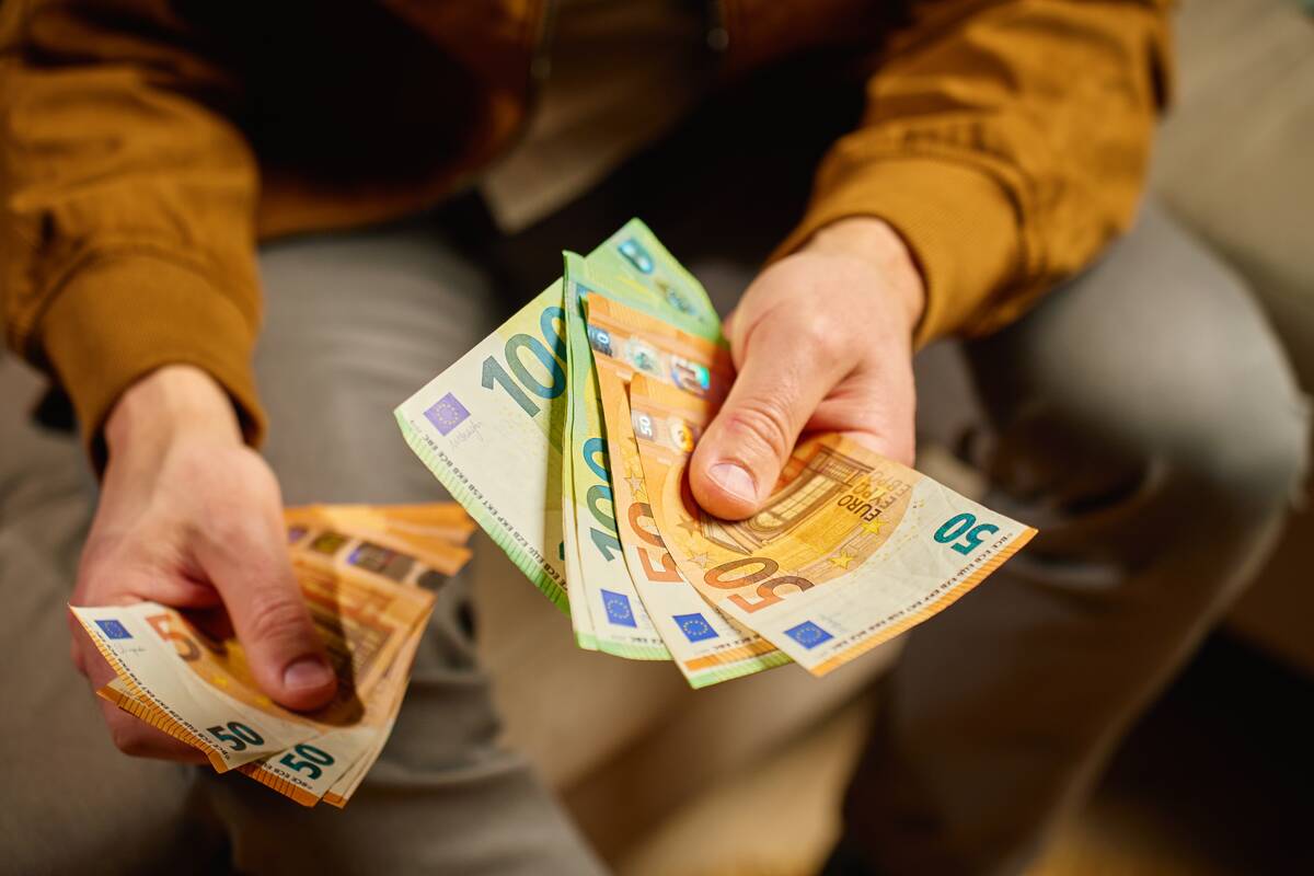 
<span>„Dėl 100 eurų skirtumo dirbti neapsimoka“: sistema gyventojus atbaido nuo darbo</span>
