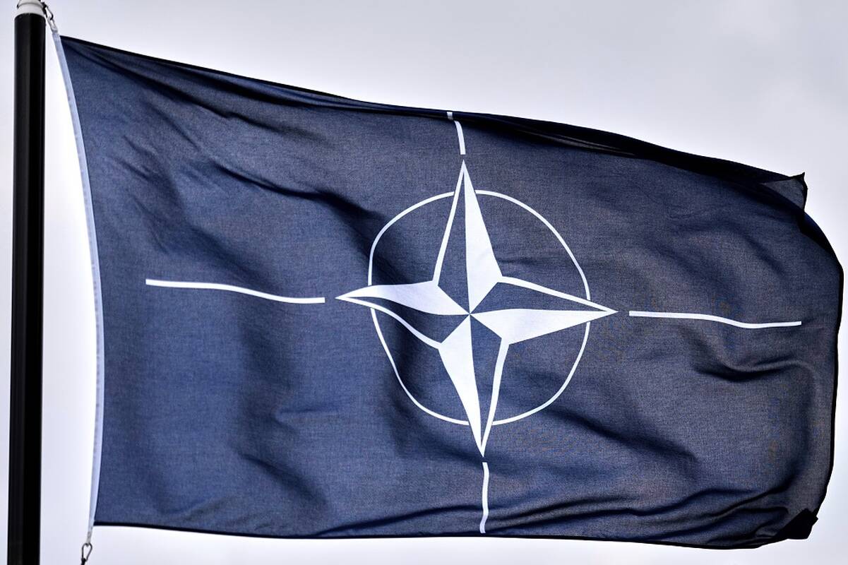 
<span>Europai nerimaujant dėl JAV įsipareigojimų NATO – pranešimas apie bendras pratybas</span>
