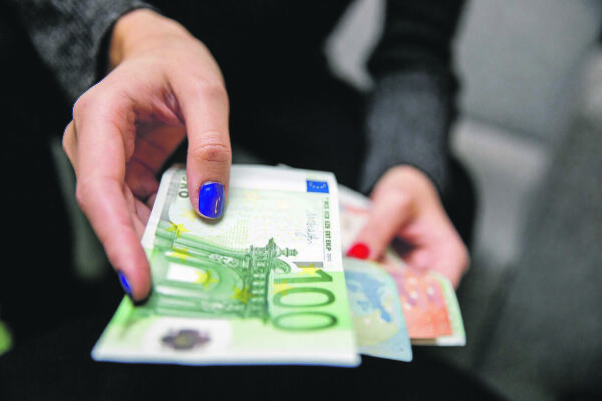 Realybė: norint, kad pensija siektų 70–80 proc. iki tol buvusio darbo užmokesčio, rekomenduojama savanoriškai kaupti ne tik antrojoje, bet ir trečiojoje pakopoje bei investuoti į akcijas ar kitus finansinius produktus.