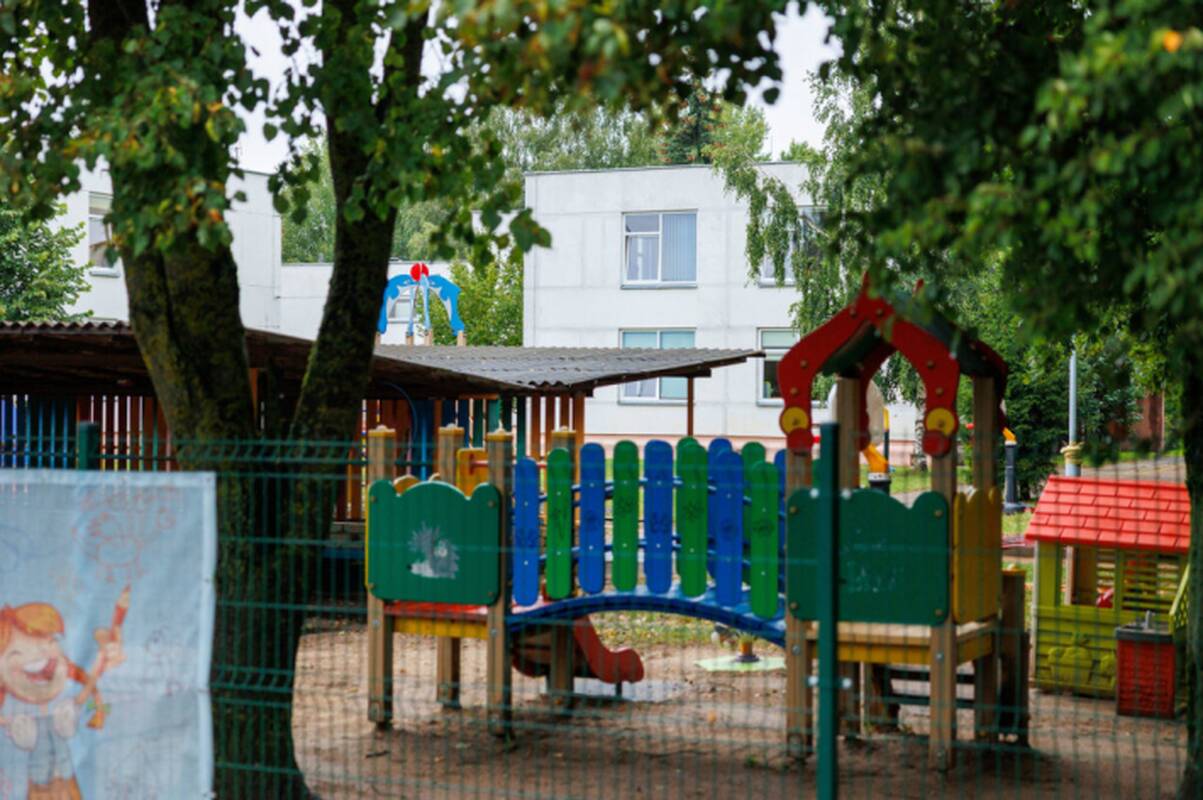 
<span>Darželio „Ąžuoliukas“ vadovė neigia kaltinimus dėl darbuotojų spaudimo, kviečia grįžti prie derybų</span>
