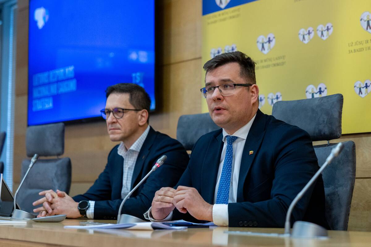 
<span>TS-LKD pristatė alternatyvią saugumo strategiją: turime tapti rusiškai meškai sunkiai įveikiamu ežiu</span>
