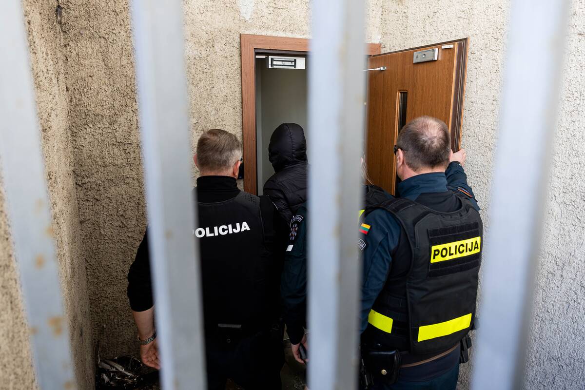 Paramediko nužudymas: į teismą atvesta trečioji įtariamoji