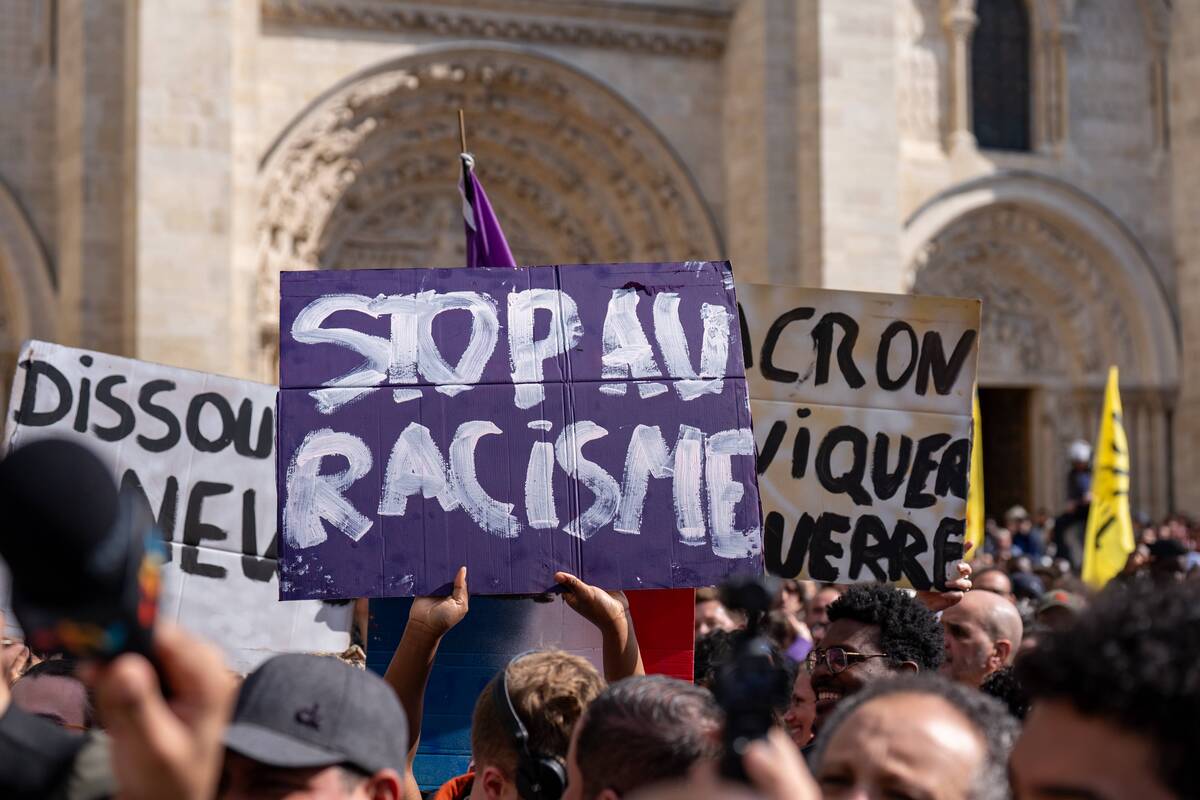 
<span>„Amnesty International“ įspėja dėl rasizmo bangos Prancūzijoje</span>
