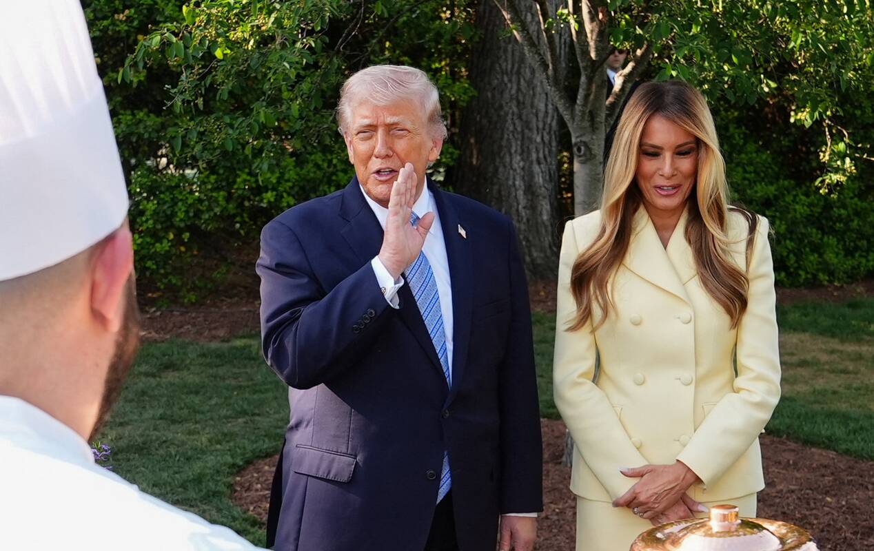 
<span>Atgimė sąmokslo teorija apie inscenizuotą pasikėsinimą į Trumpą</span>

