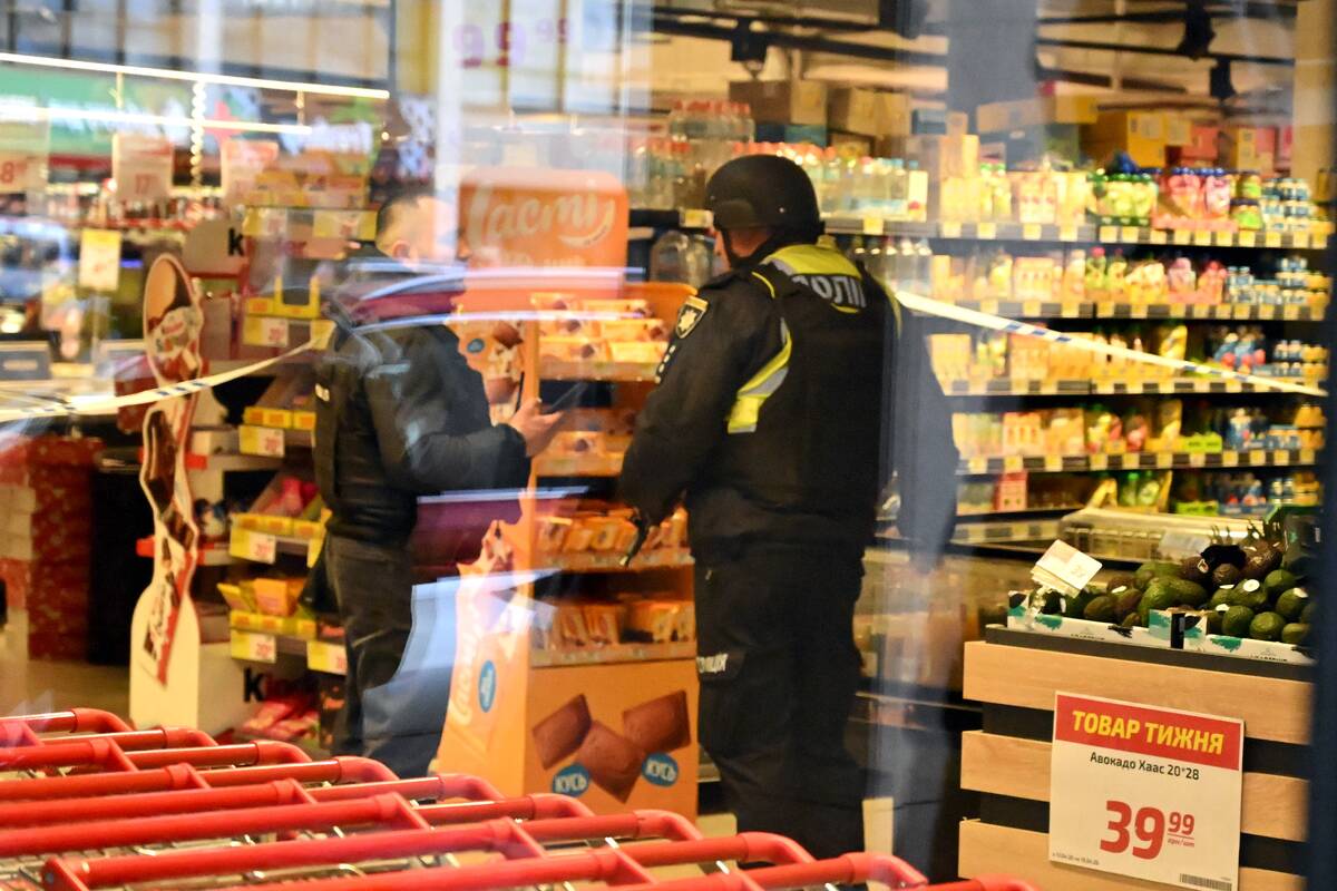 
<span>Dėl „gėdingo“ reagavimo į šūvius Kyjive atsistatydino policijos patrulių viršininkas</span>
