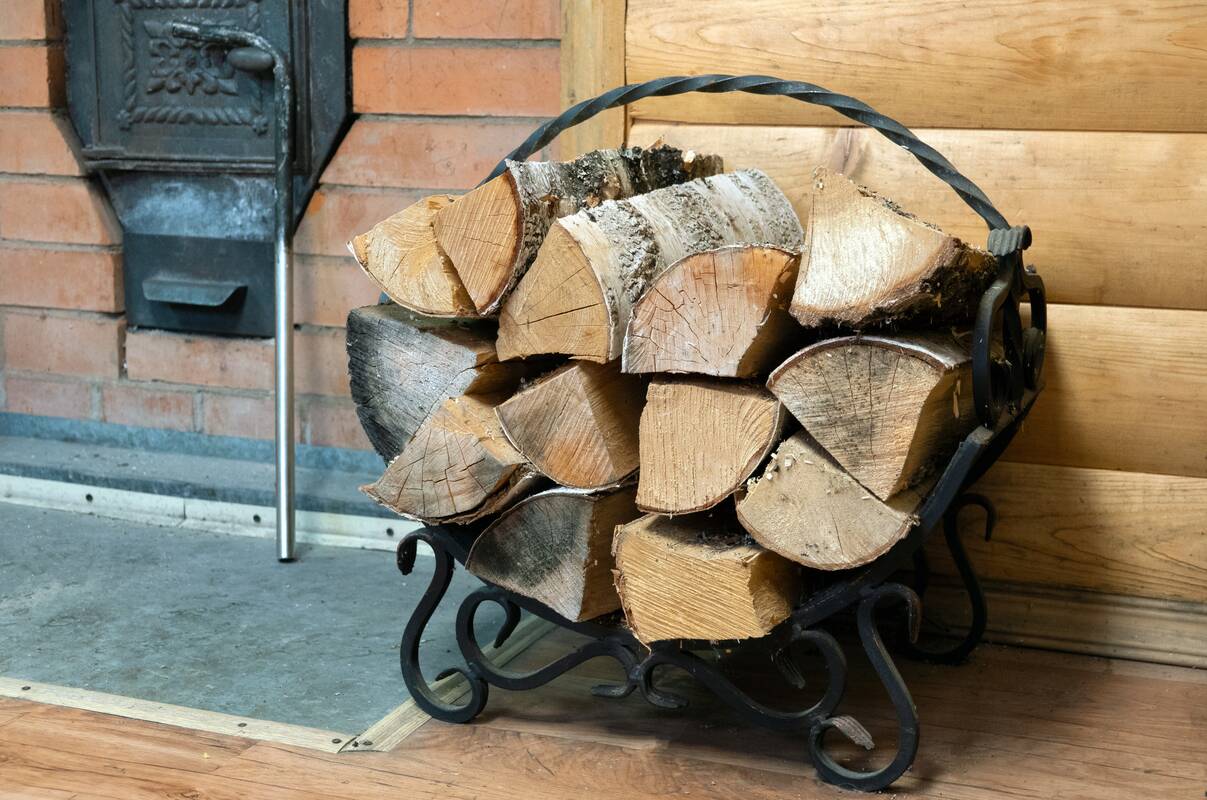 
<span>Dėl neatsargumo kilo gaisras: užsiliepsnojo prie katilo sukrautos malkos</span>
