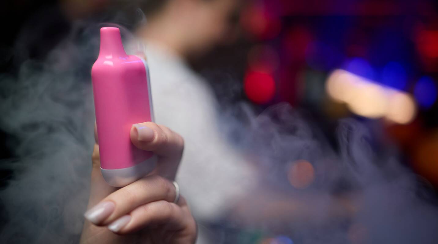
<span>Elektroninių cigarečių įsigijimo tvarką verslas ignoruoja: teks uždrausti visai?</span>
