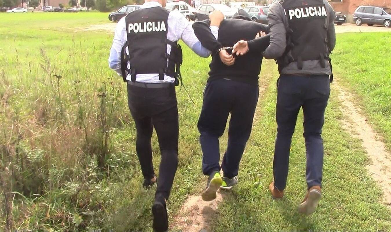 
<span>Po susišaudymo tarnybą palikusio pareigūno išpažintis: pas vaikus noriu grįžti gyvas, o ne karste</span>
