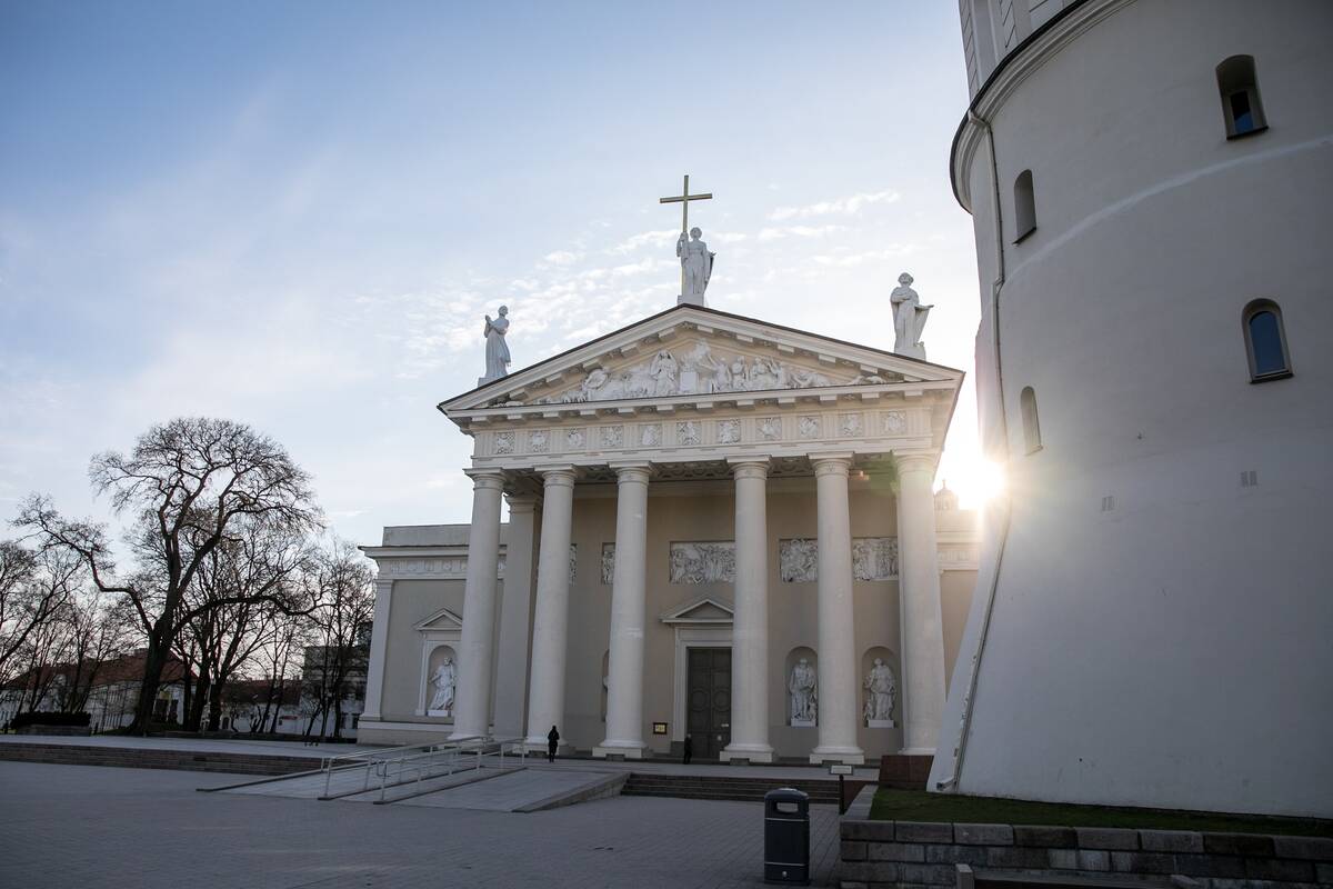 
<span>Vilniaus katedros tyrimų metu bus tikrinama versija dėl Vytauto Didžiojo palaikų</span>
