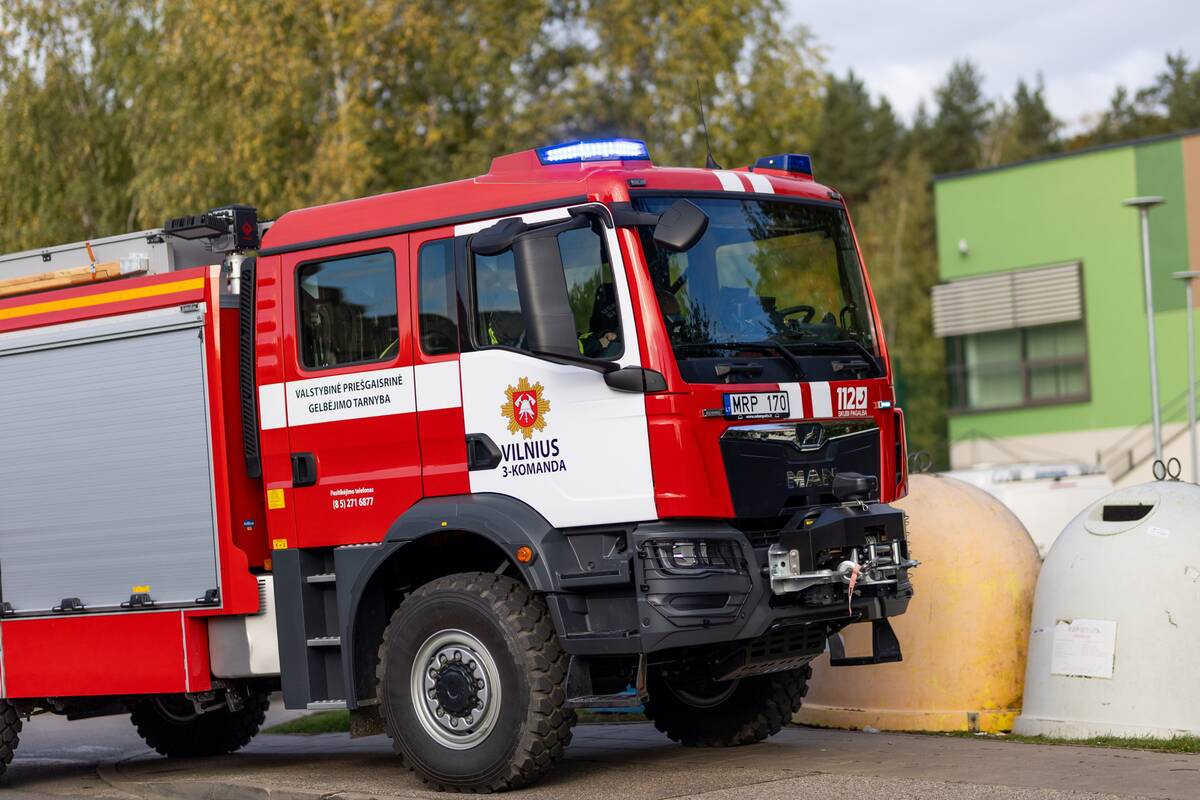 
<span>Darželyje užsidegė elektros skydinė: evakuoti 78 vaikai ir darbuotojai</span>
