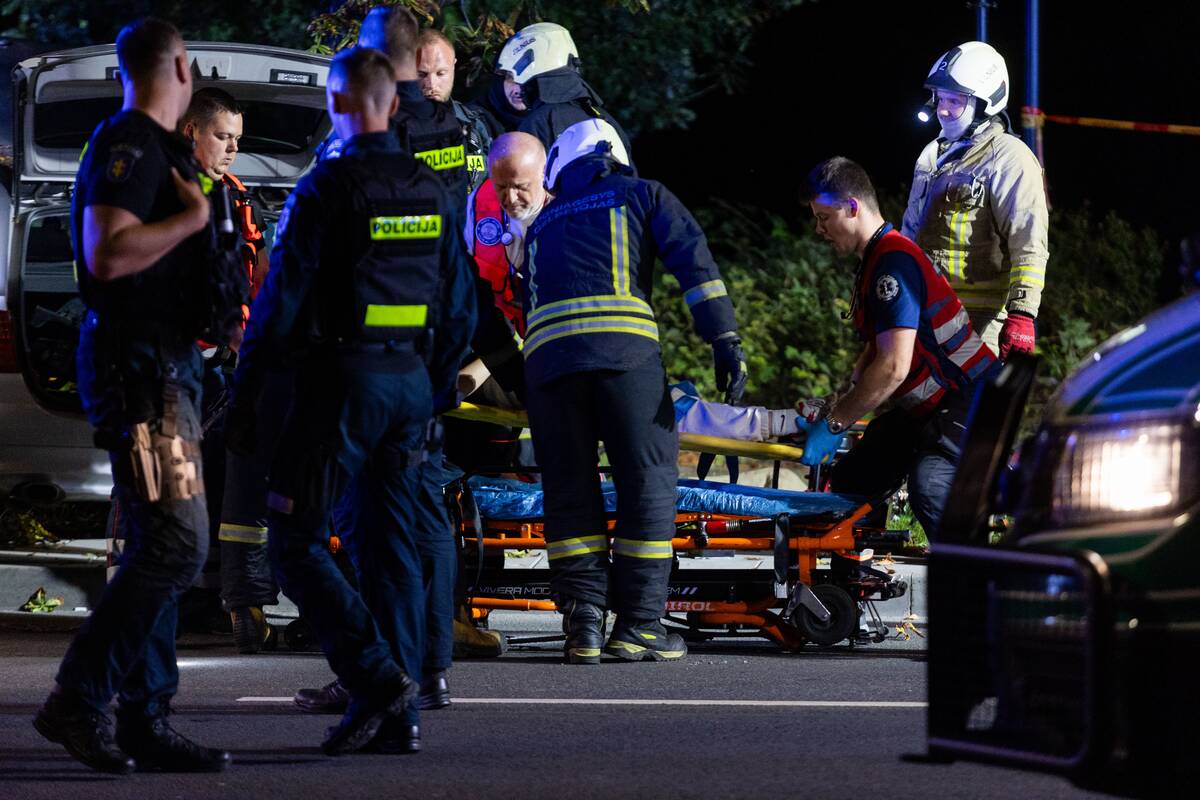 
<span>Girtos kompanijos kelionę sustabdė smūgis į kitą mašiną: kas vairavo, neaišku</span>
