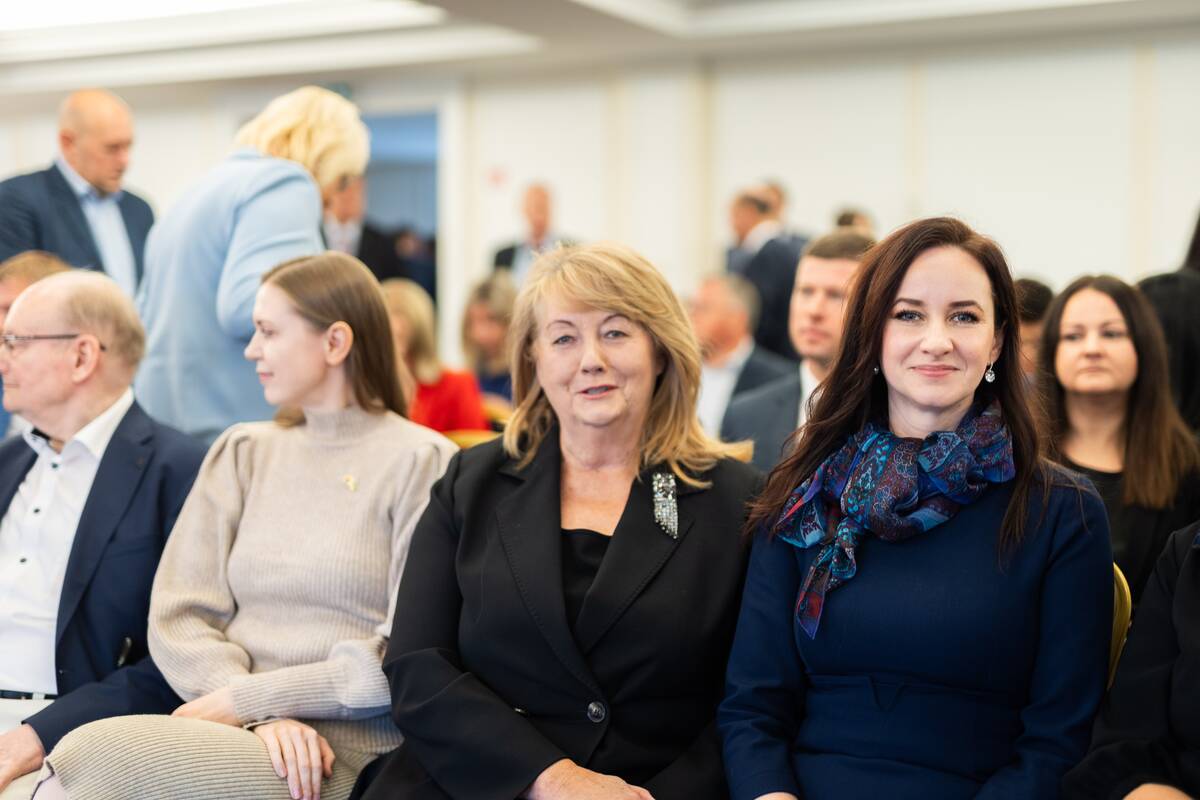 
<span>Apklausa: dalis visuomenės Blinkevičiūtę mato tinkamesne premjere nei Ruginienę</span>
