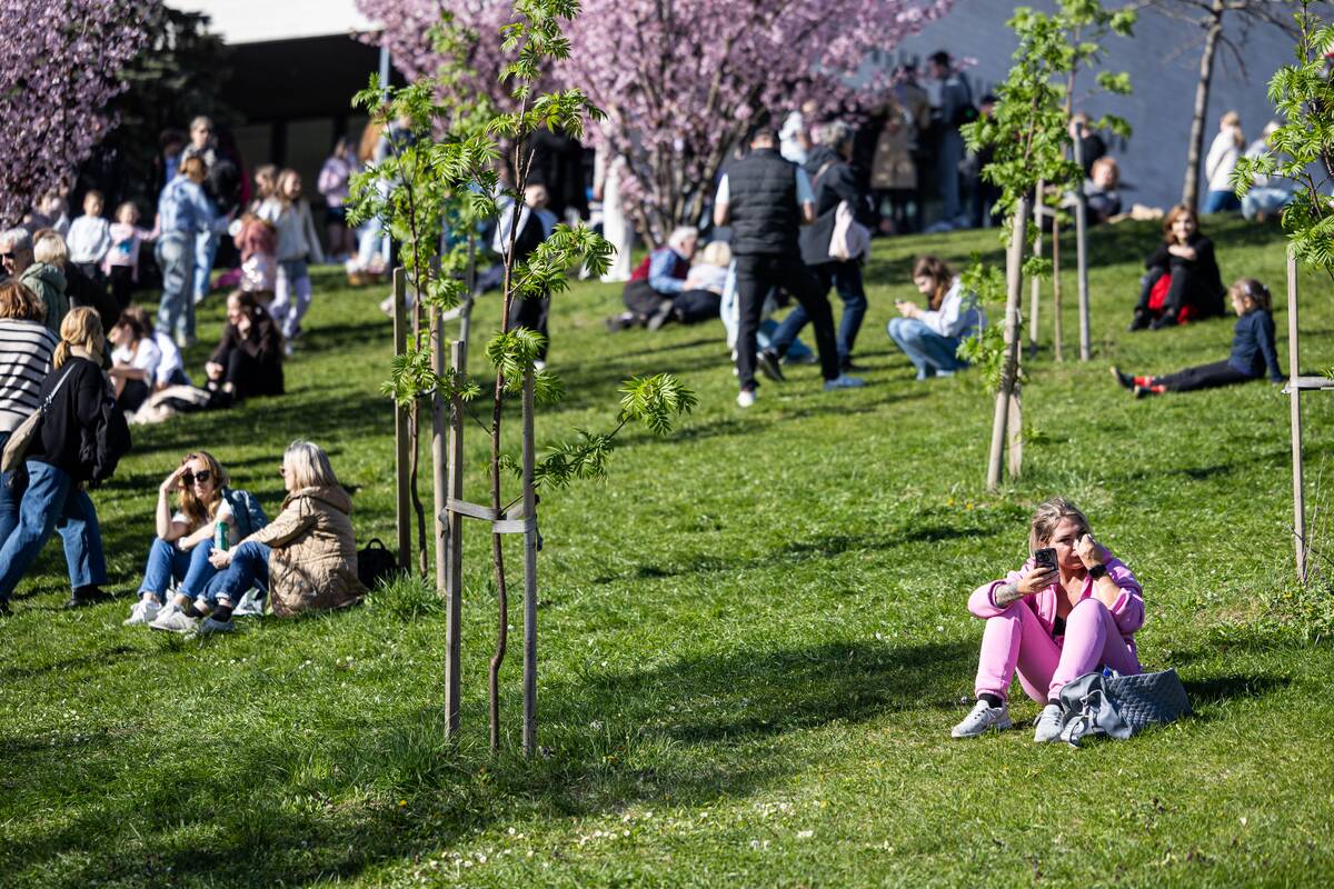 
<span>Sinoptikai įspėja: po šiltos savaitės pradžios – staigus temperatūros lūžis</span>
