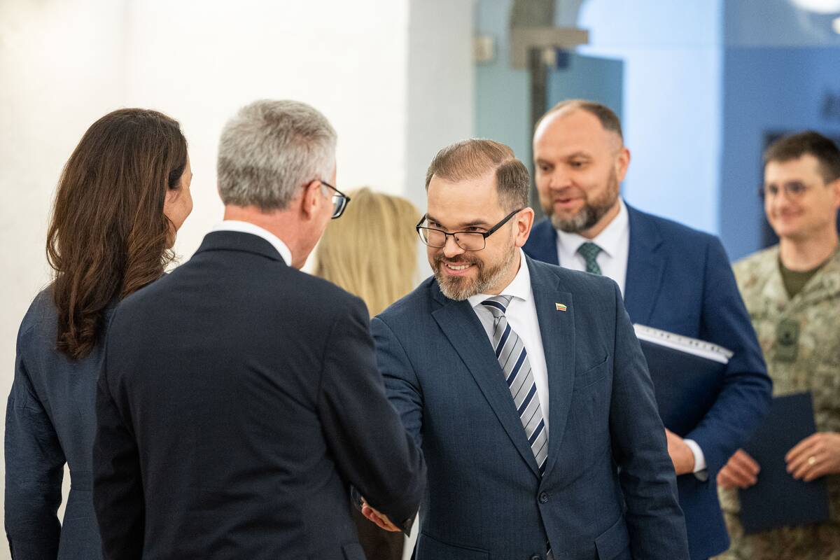 Pasirašyti susitarimai su Lazdijų ir Jurbarko rajono savivaldybėmis dėl poligonų