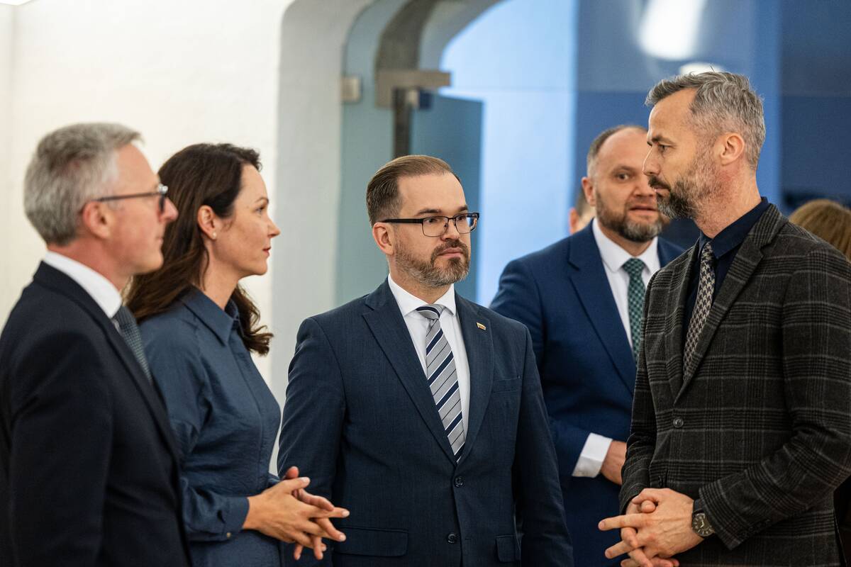 Pasirašyti susitarimai su Lazdijų ir Jurbarko rajono savivaldybėmis dėl poligonų