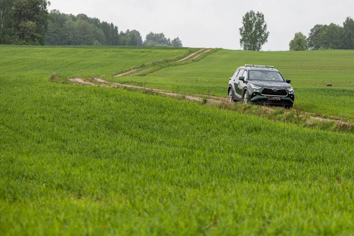 Gudžių kaime Karo policija ir Lietuvos kariuomenė ieško drono