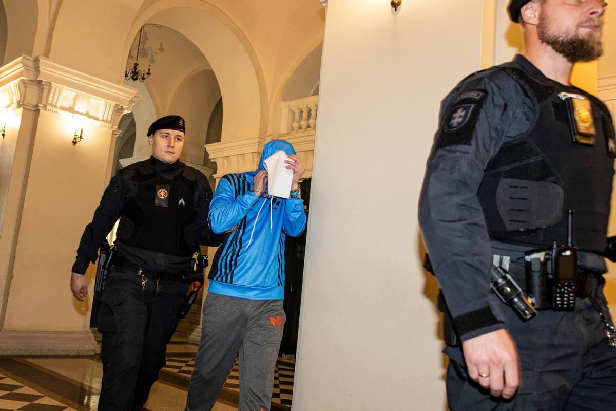 „Tiktokerio“ Niežo nužudymu kaltinamas Paulius Gaižauskas atvestas į teismo posėdį