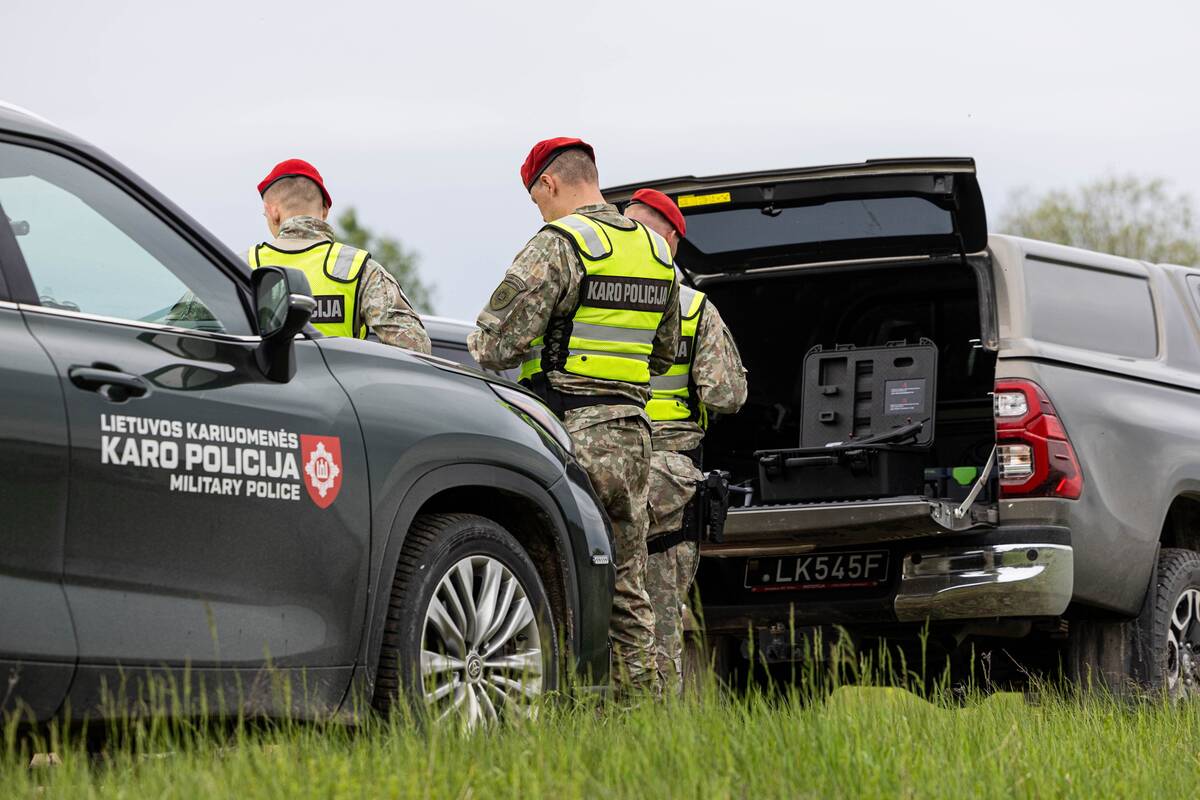 
<span>Karo policija ir šauliai tęsia į Lietuvą įskridusio drono paiešką</span>

