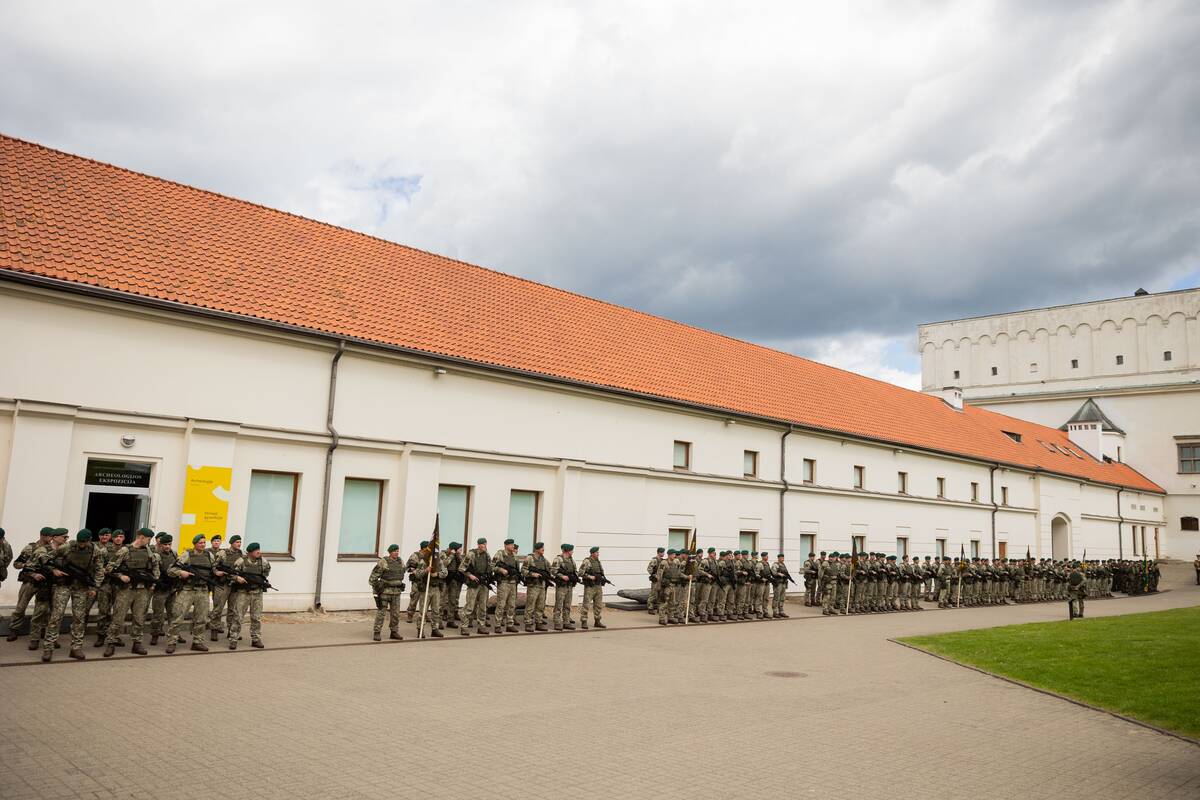 Lietuvos kariuomenės Karo komendantūrų valdybos vėliavos įteikimo ceremonija