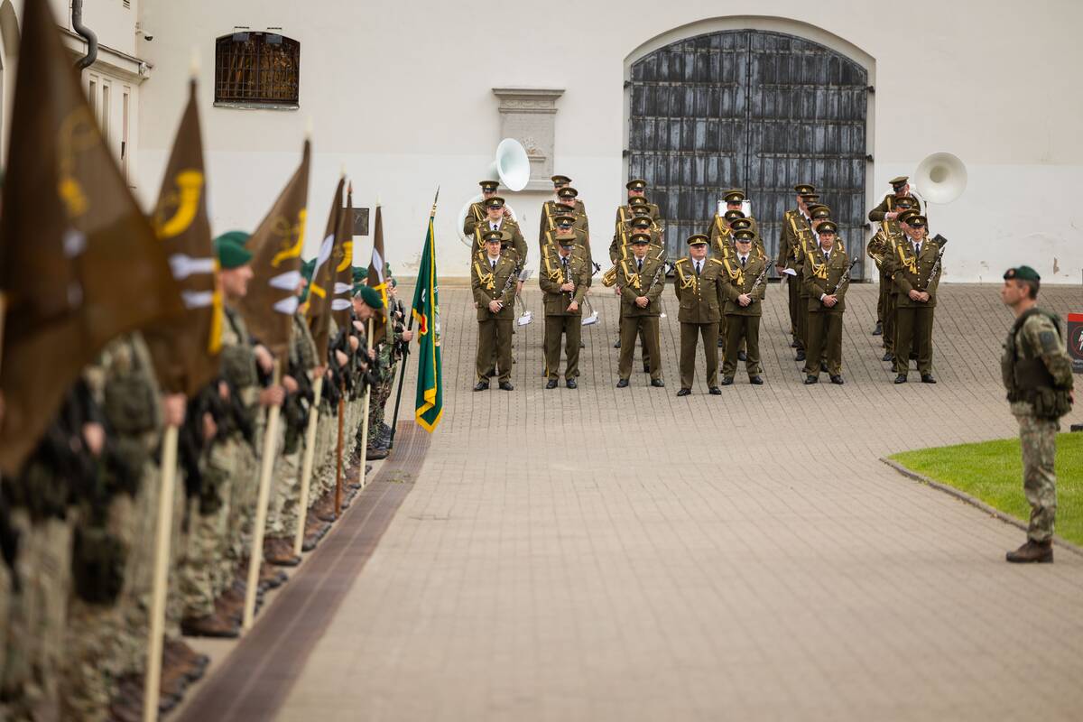 Lietuvos kariuomenės Karo komendantūrų valdybos vėliavos įteikimo ceremonija