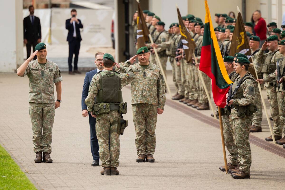 Lietuvos kariuomenės Karo komendantūrų valdybos vėliavos įteikimo ceremonija
