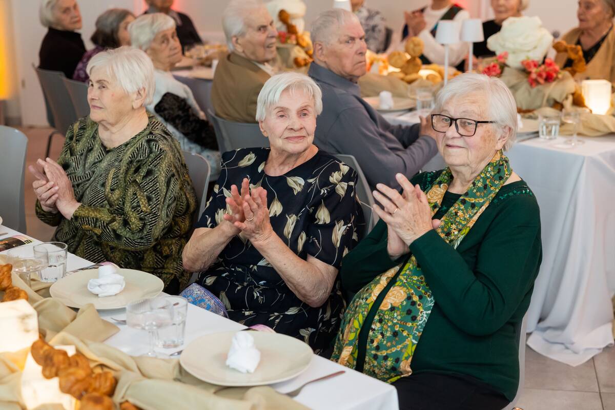 GALA vakarienė, skirta senjorams iš Tremtinių namų