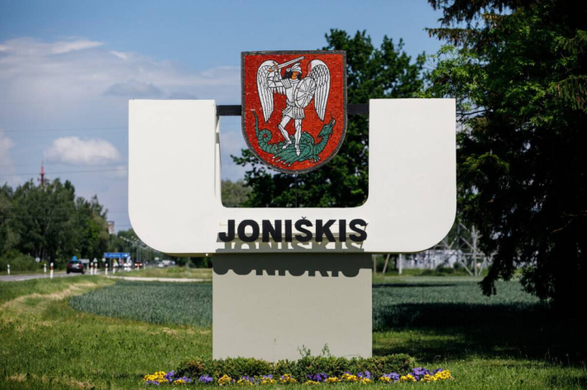 
<span>Joniškio rajono tarybos narė „čekiukų“ byloje atleista nuo atsakomybės, bet negalės eiti pareigų</span>
