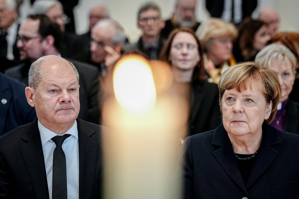 Olafas Scholzas ir Angela Merkel