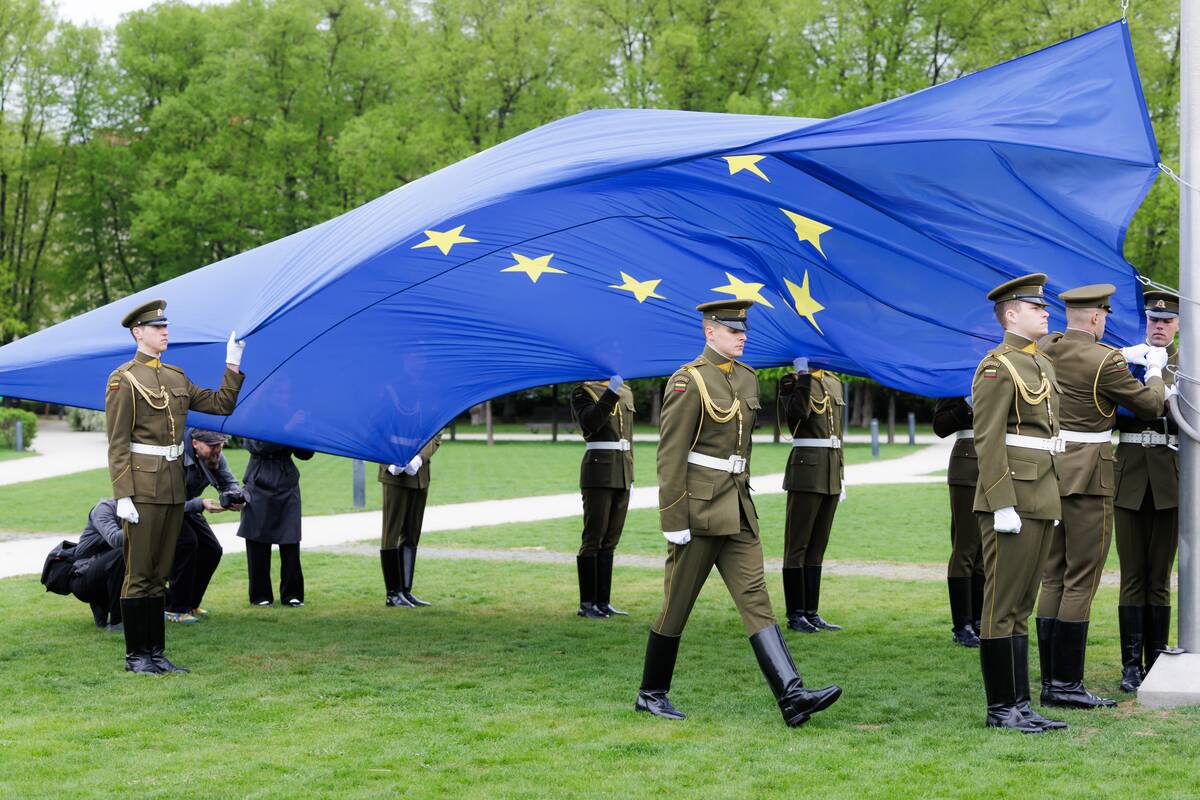 Iškilminga ES vėliavos pakėlimo ceremonija Lukiškių aikštėje