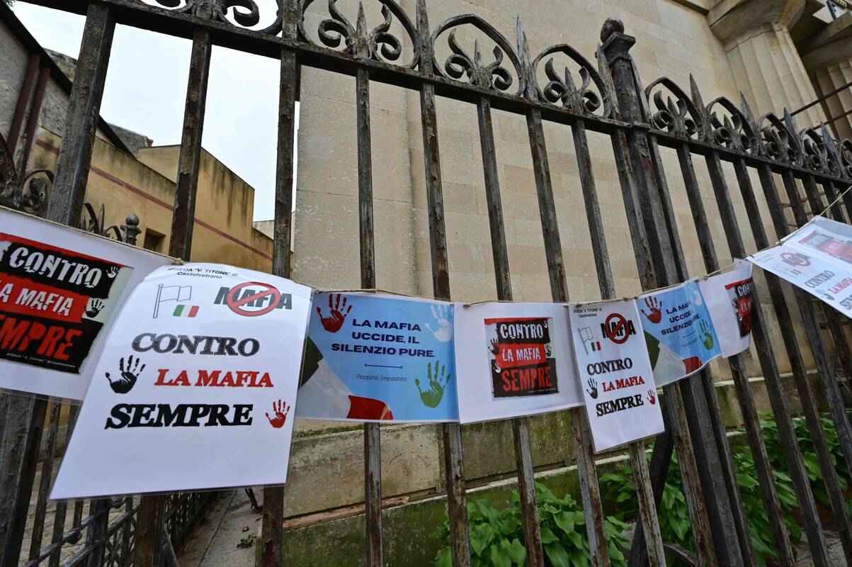 
<span>Italijoje konfiskuojamas daugiau nei 200 mln. eurų vertės velionio mafijos boso turtas</span>
