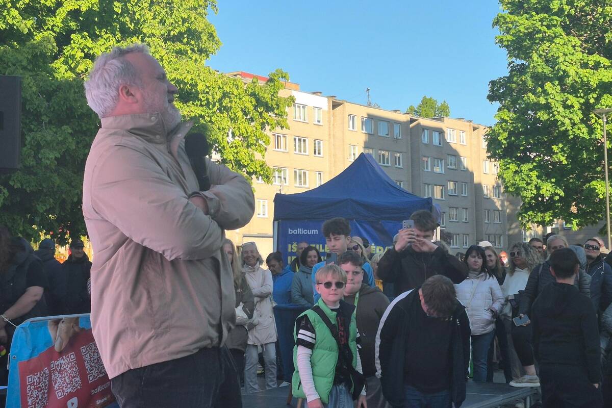 Akimirka: susitikimo su G. Savicku metu netrūko šypsenų ir juoko.