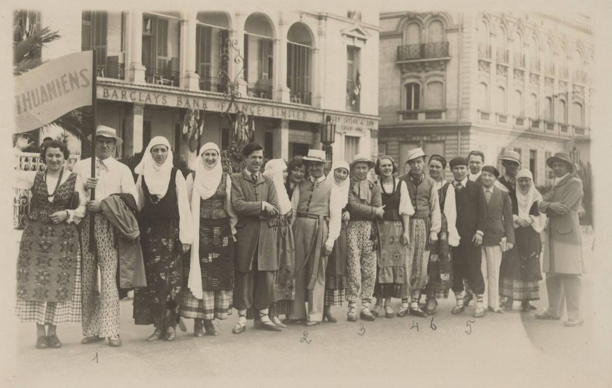 Lietuvių studentų choras, reprezentuojantis Lietuvą II tautų šventėje Nicoje. 1933 m.