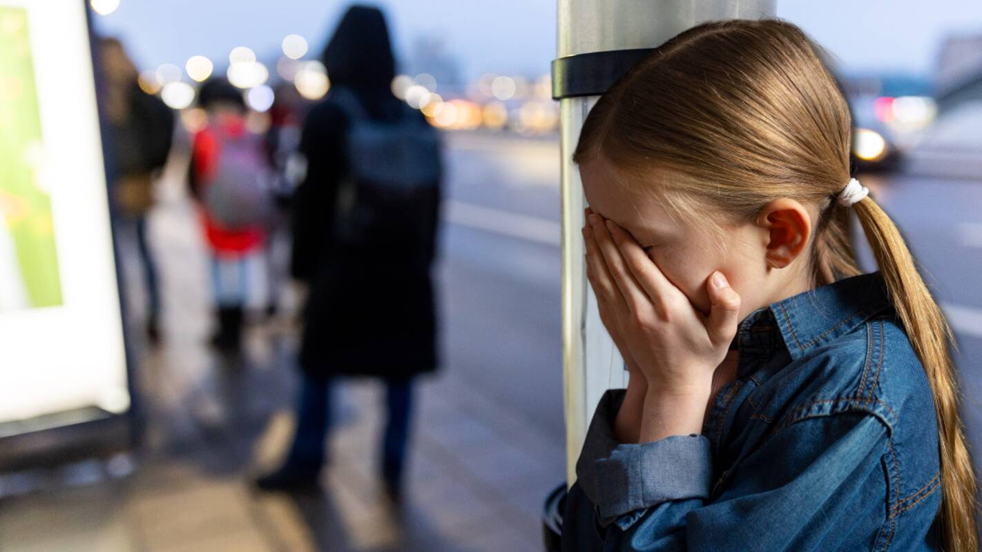 
<span>Stotelėje nepažįstamas vyras bandė temptis 9-metę: einam, kur nelyja!</span>

