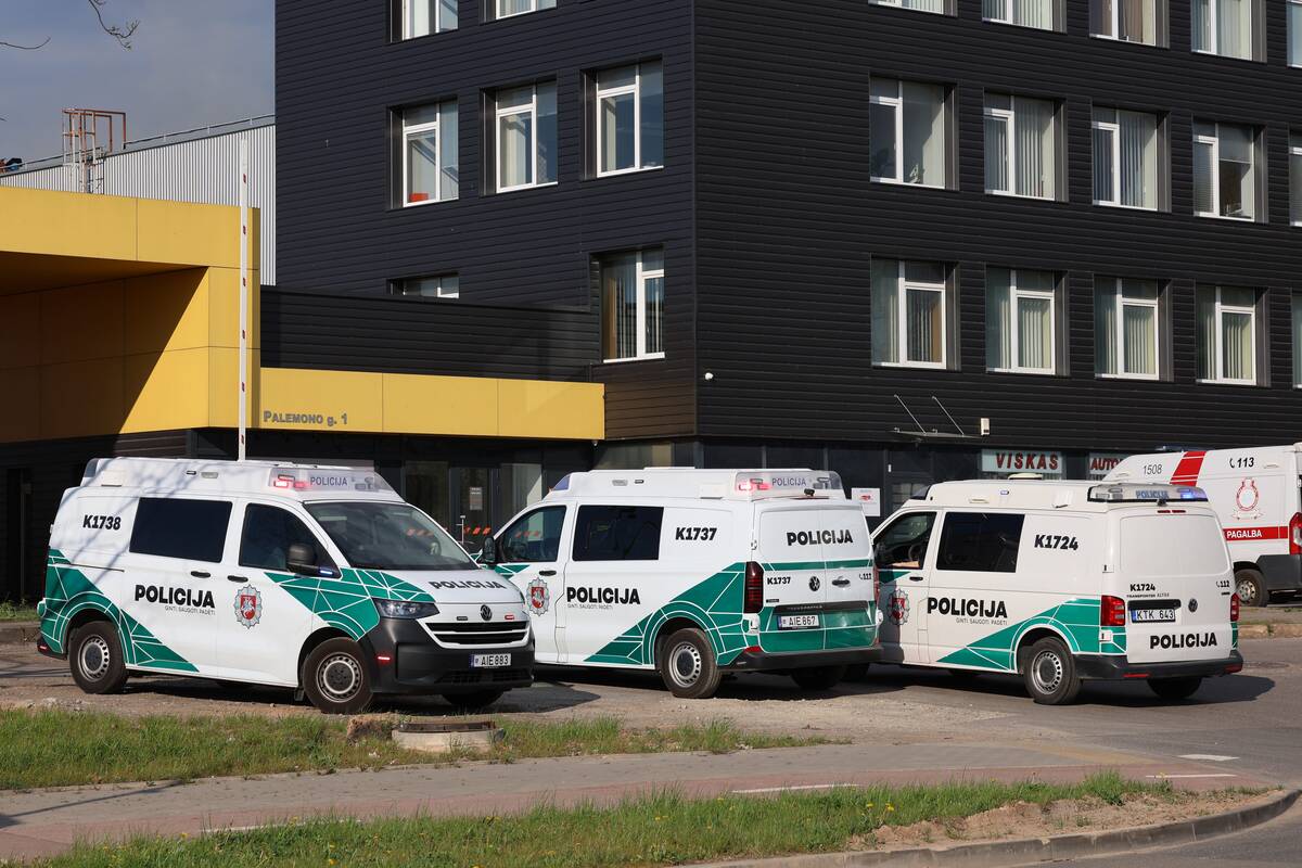 Gaisras „Žalvario“ teritorijoje: gesinimo darbai iš įvykio vietos