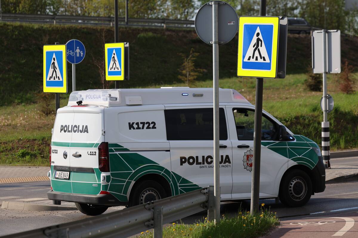 Gaisras „Žalvario“ teritorijoje: gesinimo darbai iš įvykio vietos