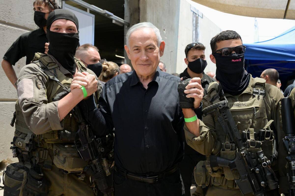 
<span>Benjaminas Netanyahu: Boforo pilies užėmimas yra „dramatiškas lūžis“ per puolimą Libane</span>
