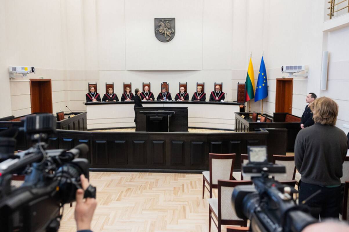 
<span>KT atsisakė nagrinėti valdančiųjų prašymą dėl išmokų savivaldybių tarybų nariams</span>

