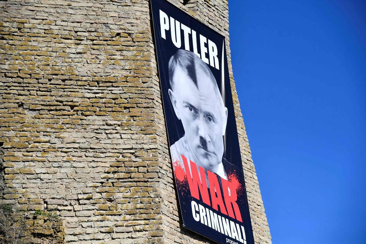 
<span>Narvos muziejus vėl iškabins plakatą, skelbiantį Vladimirą Putiną karo nusikaltėliu</span>

