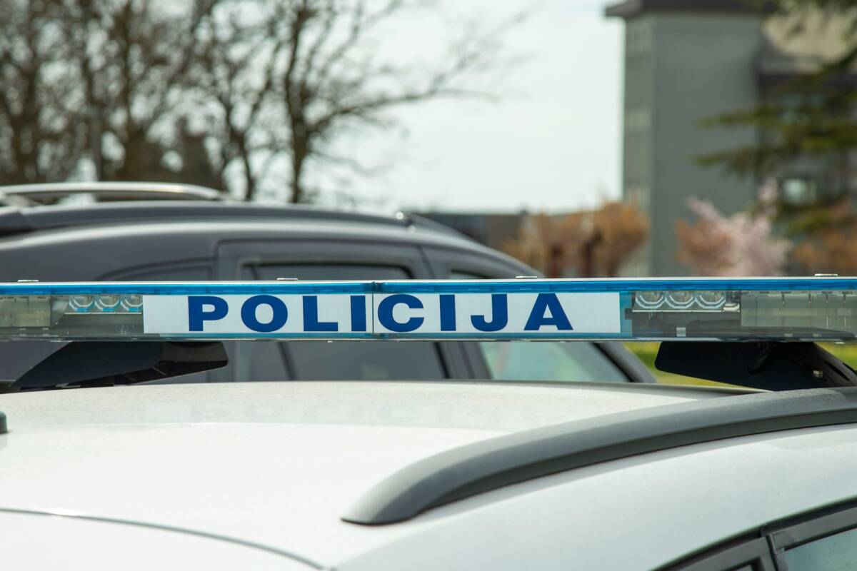 Tarnyba: pareigūnams teks išsiaiškinti, kodėl buvo užpultas parduotuvės apsaugininkas.