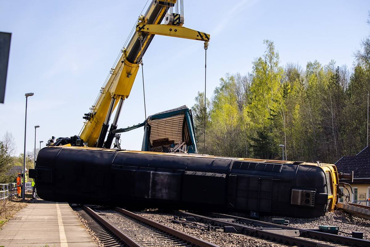 
<span>„LTG Infra“ apie traukinio avariją ties Gudžiūnais: nebuvo automatinės riedmenų kontrolės</span>
