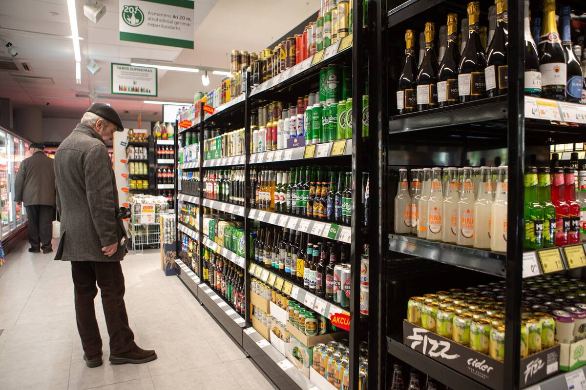 
<span>Seimo komitetas – už alkoholį imituojančių gėrimų pardavimo nepilnamečiams bausmes</span>
