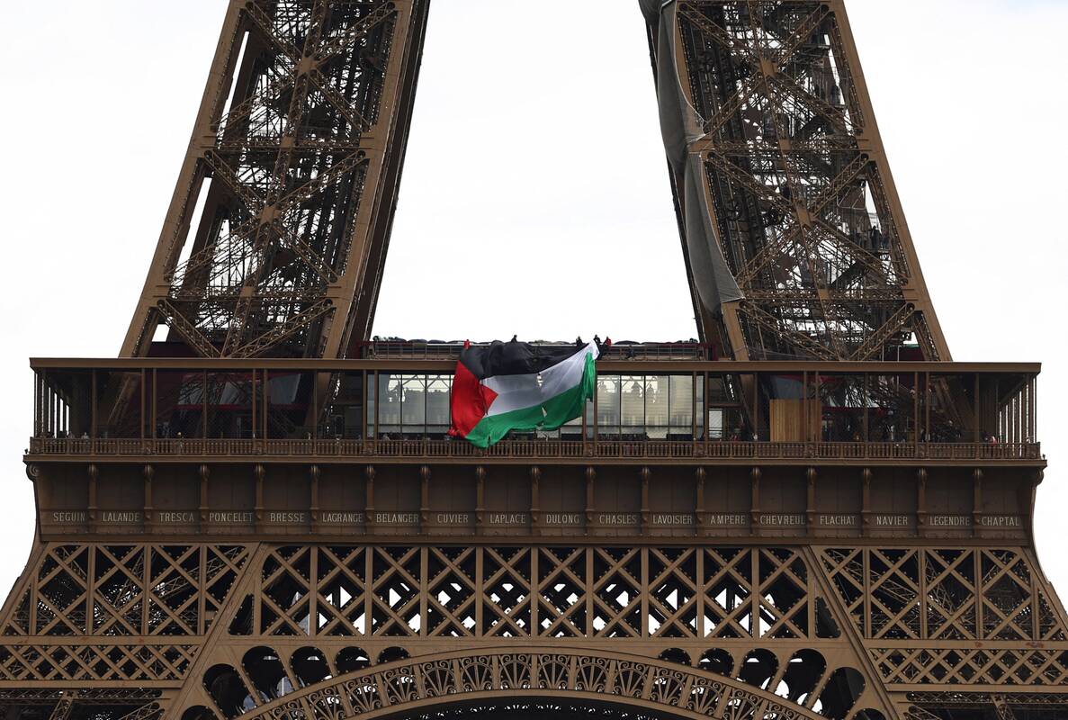 
<span>Prancūzijoje dėl palestiniečių vėliavos ant Eiffelio bokšto sulaikyti šeši žmonės</span>
