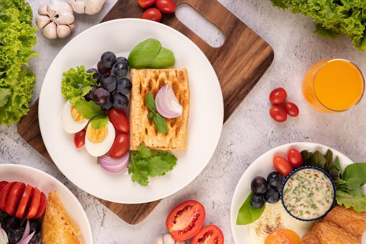 
<span>Ko negalima valgyti pusryčiams: neurologai įvardijo produktus, kurie apsunkina smegenų veiklą</span>
