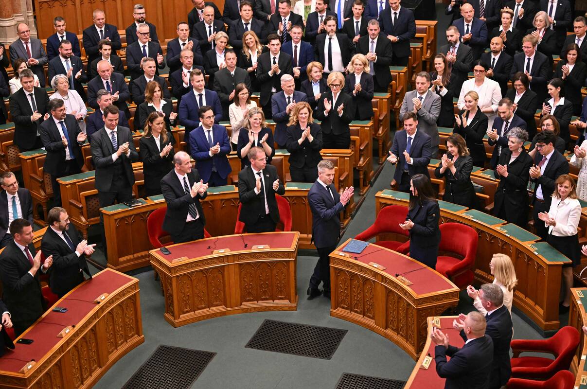 
<span>Vengrijos parlamentas sustabdė Orbano inicijuotą pasitraukimą iš TBT</span>
