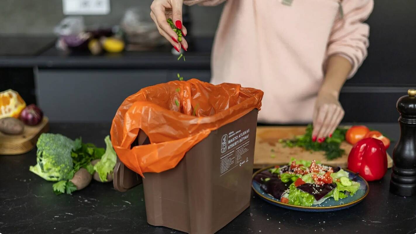 
<span>Tvarumo spalva – oranžinė: vilniečiai kviečiami pasipildyti maisto atliekų rūšiavimo priemones</span>
