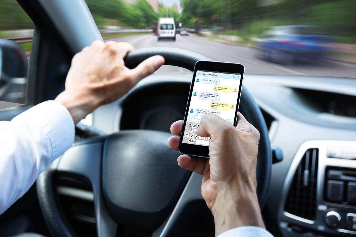  Nepasimokė: bausti už nusižengimą telefonu prie vairo naudojasi dar dažniau nei nebausti vairuotojai.
