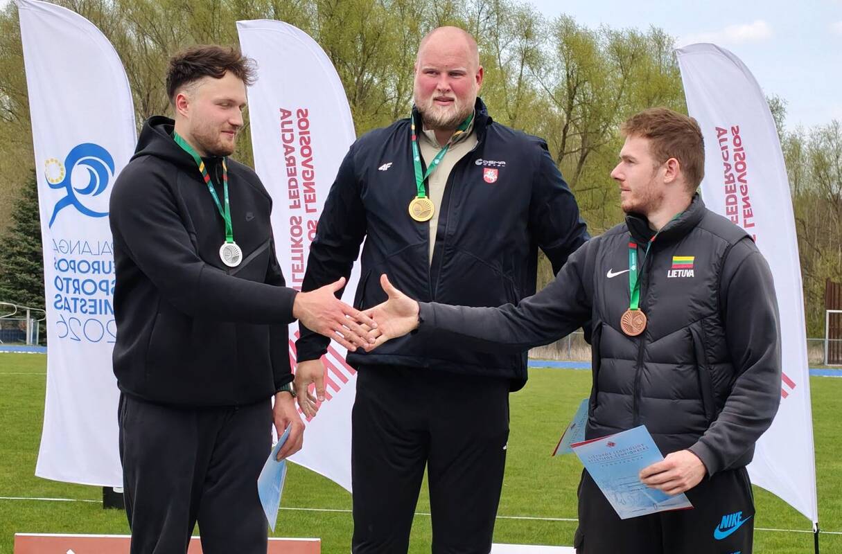 Galiūnai: su olimpiečiais (iš kairės) M. Alekna ir A. Gudžiumi sėkmingai varžėsi deflimpiados vicečempionas M. Paurys.