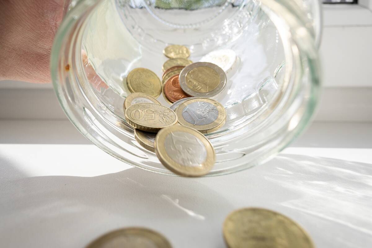 Limitas: Lietuvos banke nemokamo monetų keitimo mėnesio limitas – 1 tūkst. eurų asmeniui, viršijus šią sumą, imamas 5 proc. mokestis.